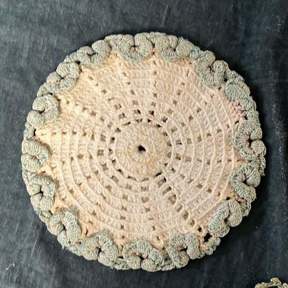 VTG 3 Pc Doilies - Picture 3 of 8